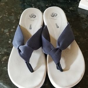 Clarks flipflops